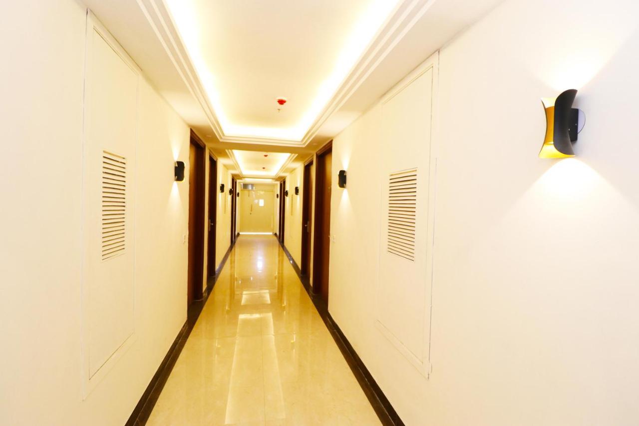 Hotel Leo Saffron Delhi  Esterno foto
