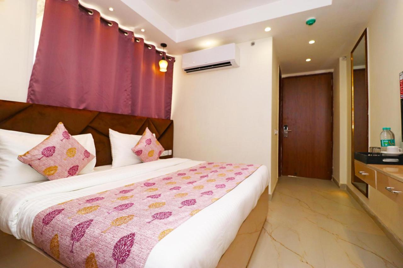 Hotel Leo Saffron Delhi  Esterno foto