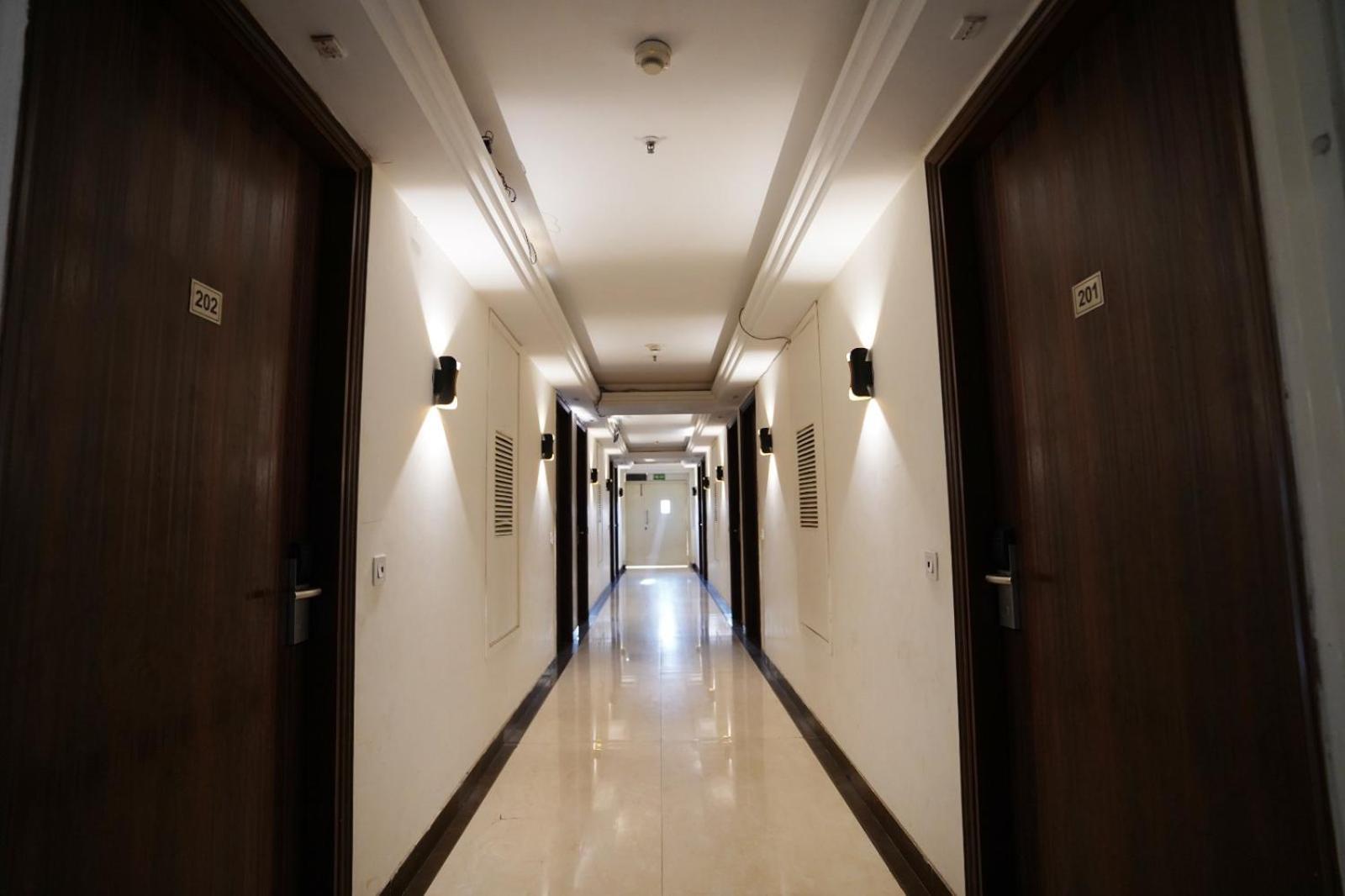 Hotel Leo Saffron Delhi  Esterno foto