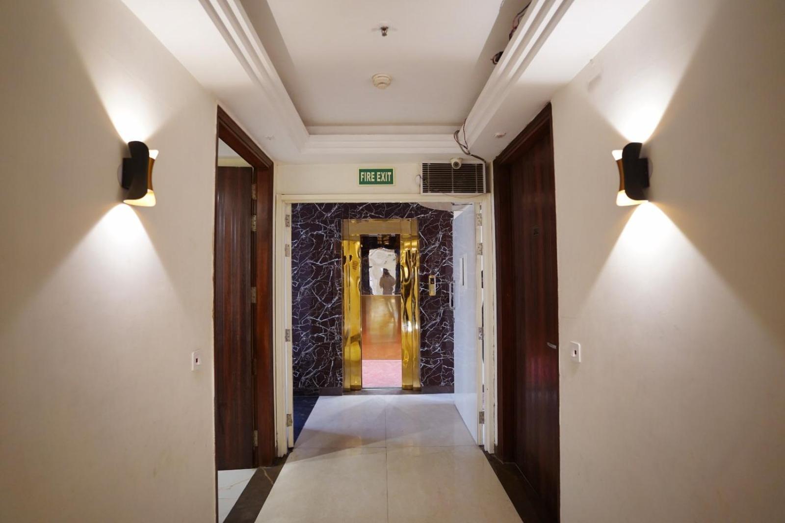 Hotel Leo Saffron Delhi  Esterno foto