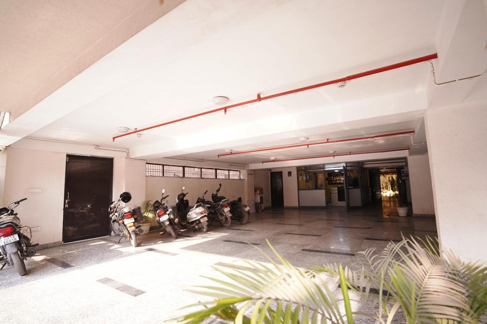 Hotel Leo Saffron Delhi  Esterno foto