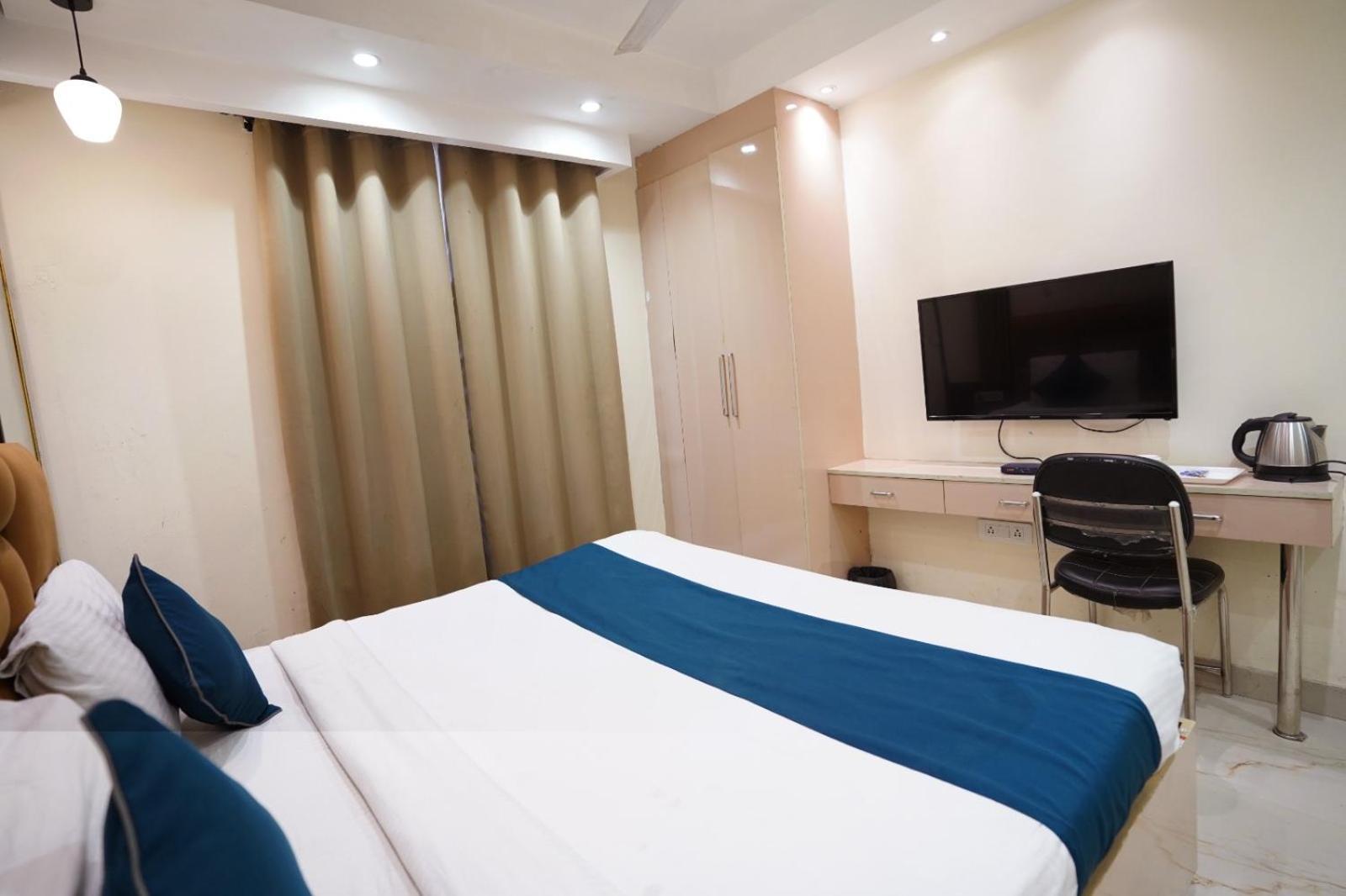 Hotel Leo Saffron Delhi  Esterno foto