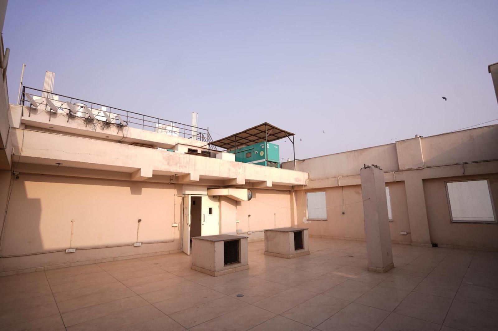 Hotel Leo Saffron Delhi  Esterno foto