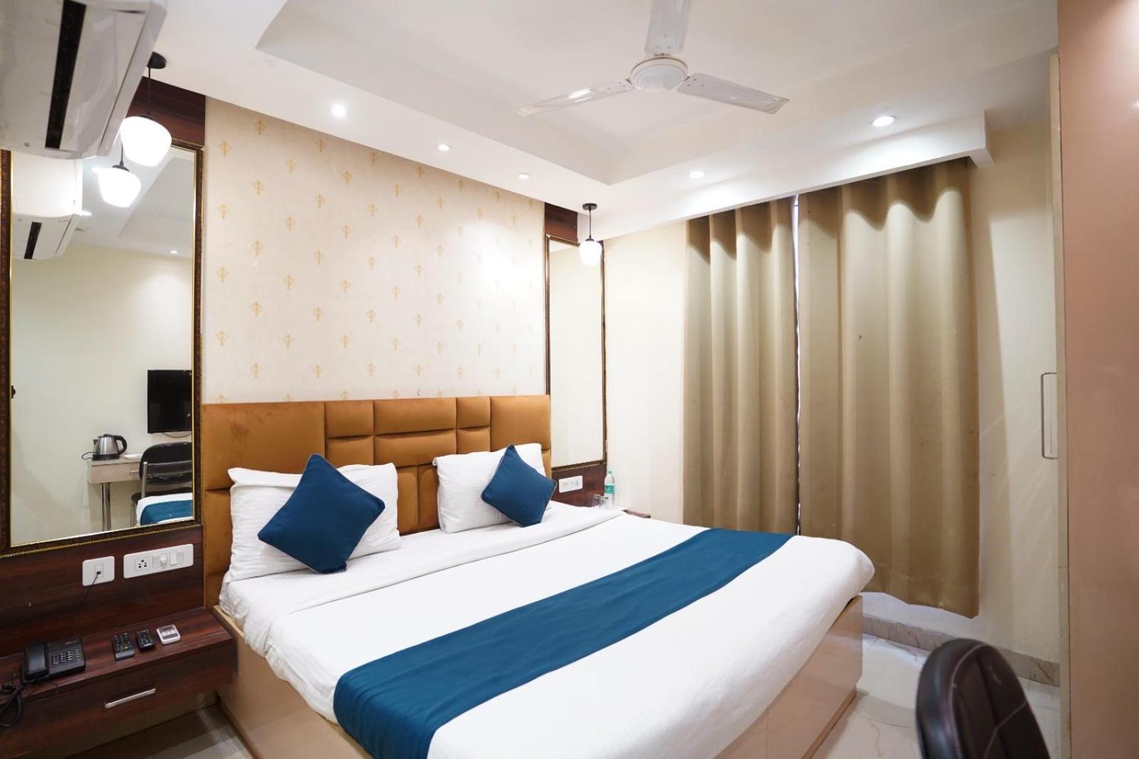 Hotel Leo Saffron Delhi  Esterno foto