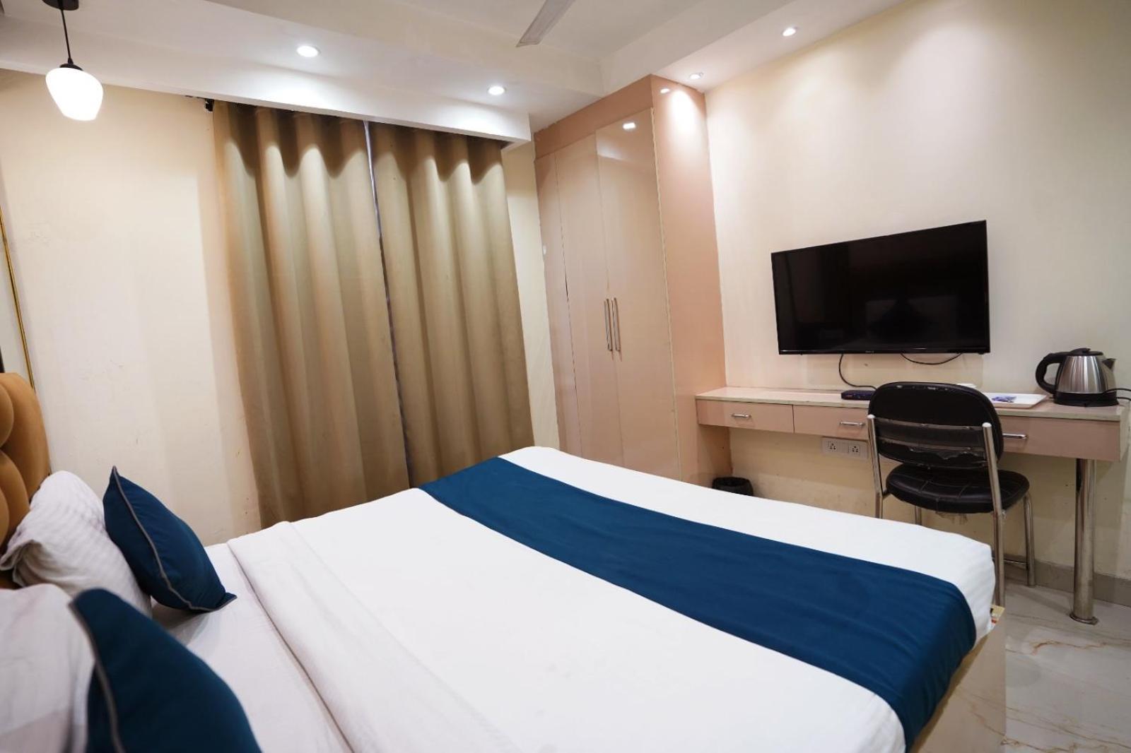 Hotel Leo Saffron Delhi  Esterno foto