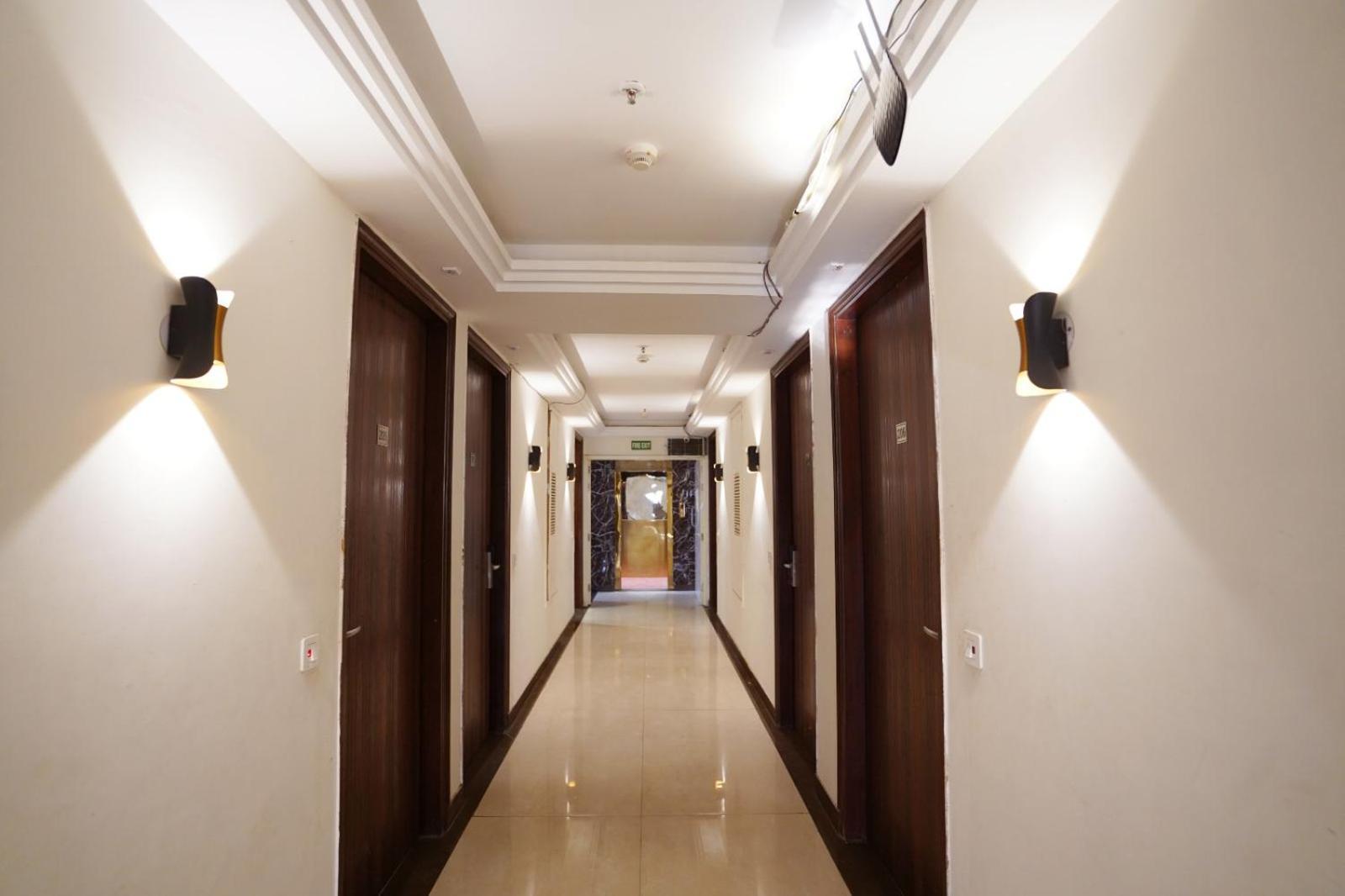 Hotel Leo Saffron Delhi  Esterno foto